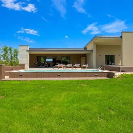 Βίλα 21 By Istrialux *