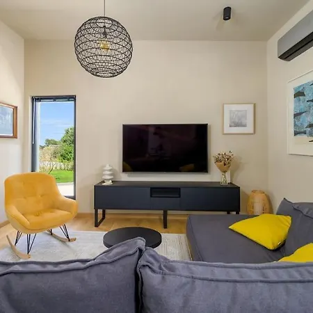 Βίλα 21 By Istrialux