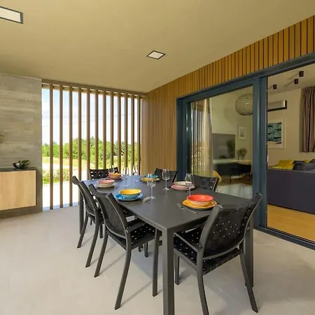 Βίλα 21 By Istrialux *